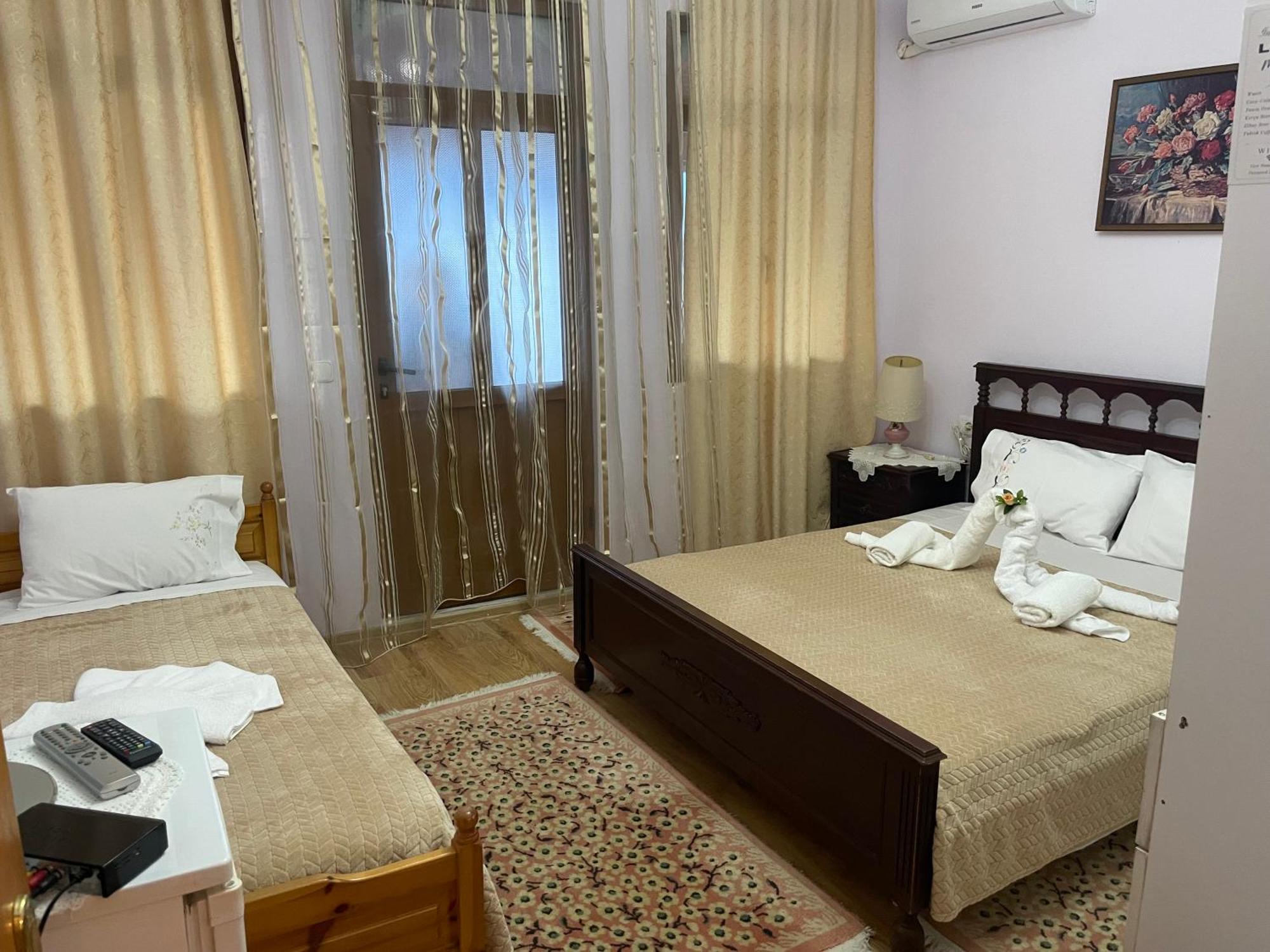 Luigi Guest House จีโรคาสเตอร์ ภายนอก รูปภาพ