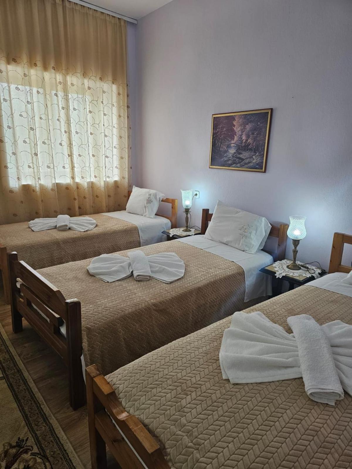 Luigi Guest House จีโรคาสเตอร์ ภายนอก รูปภาพ