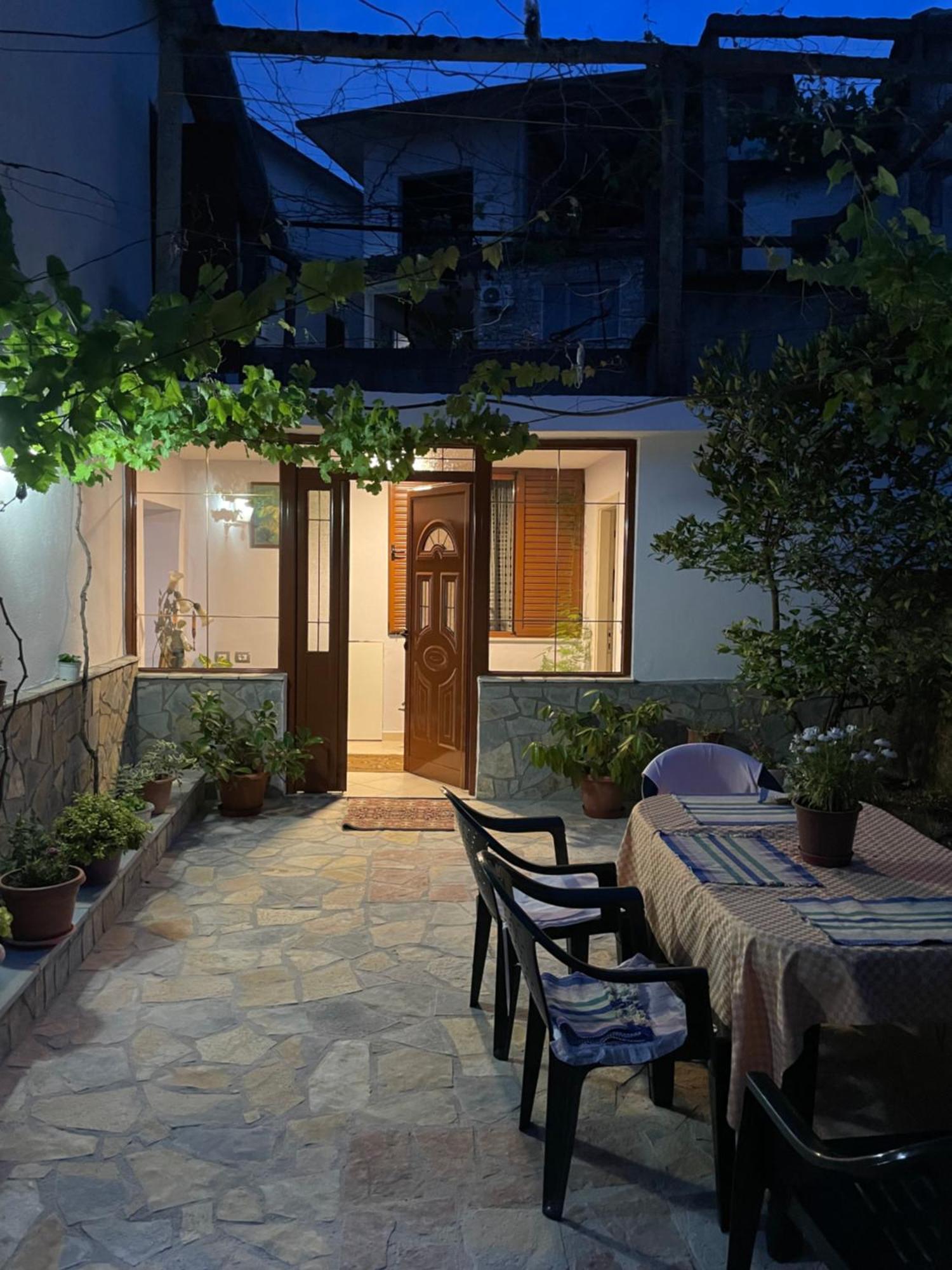Luigi Guest House จีโรคาสเตอร์ ภายนอก รูปภาพ