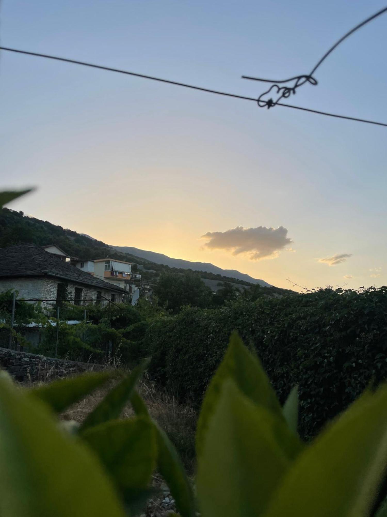Luigi Guest House จีโรคาสเตอร์ ภายนอก รูปภาพ
