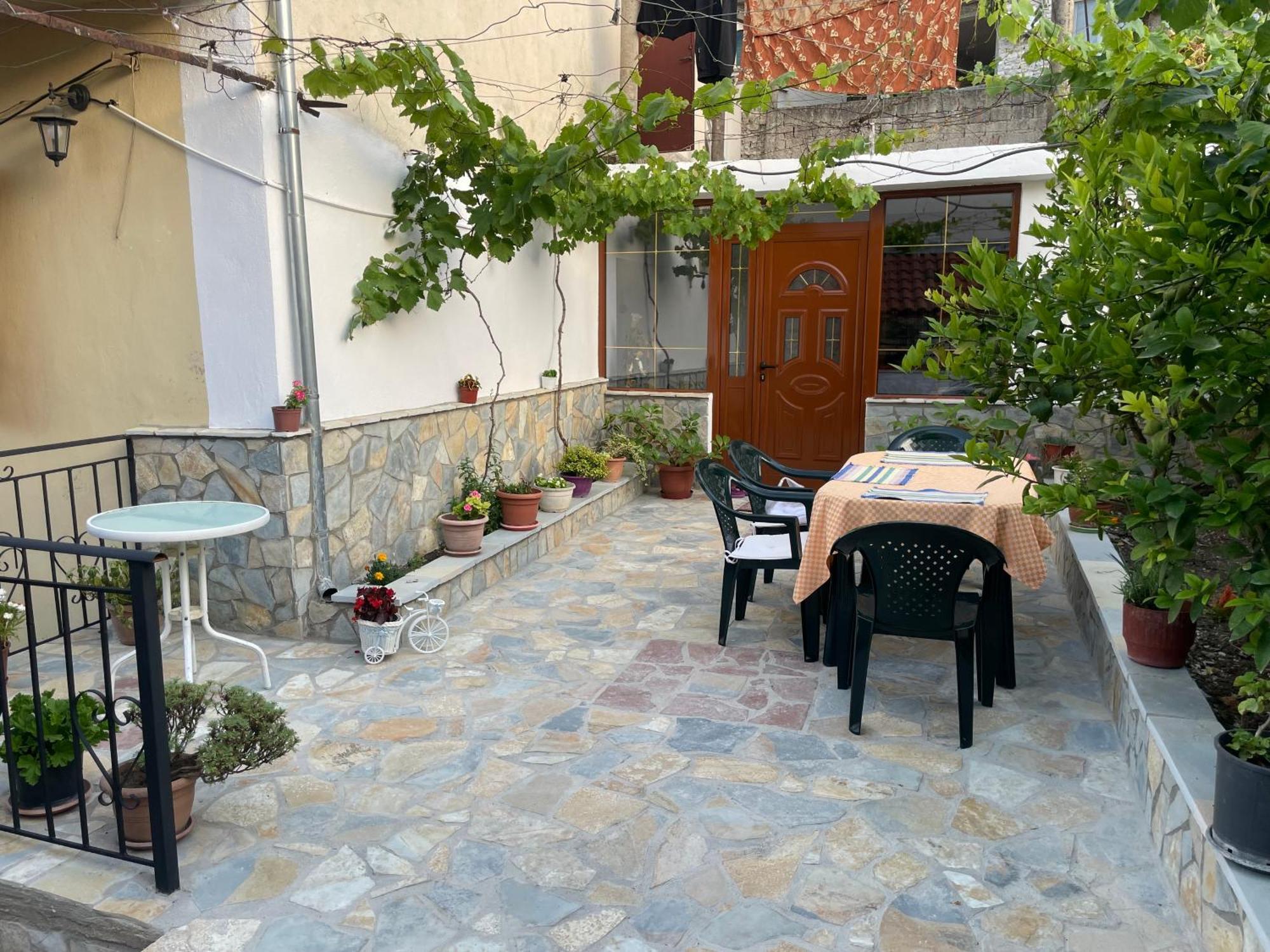 Luigi Guest House จีโรคาสเตอร์ ภายนอก รูปภาพ