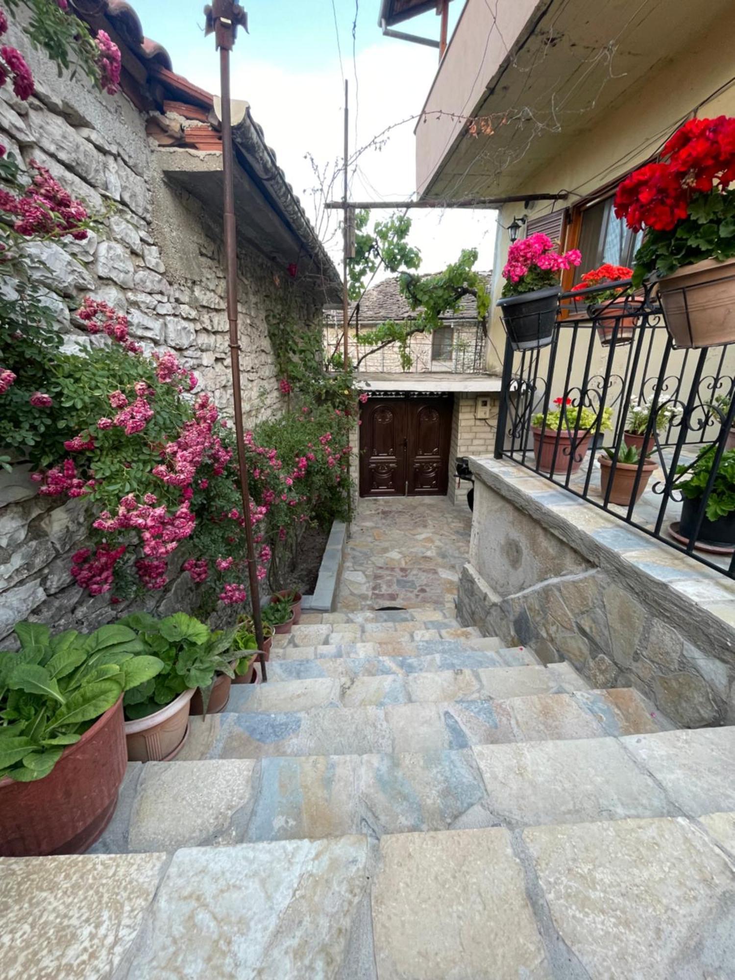 Luigi Guest House จีโรคาสเตอร์ ภายนอก รูปภาพ