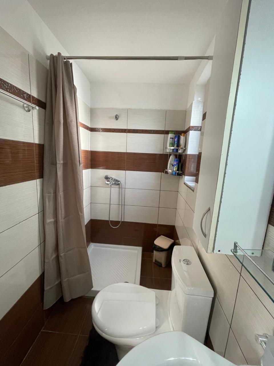 Luigi Guest House จีโรคาสเตอร์ ภายนอก รูปภาพ
