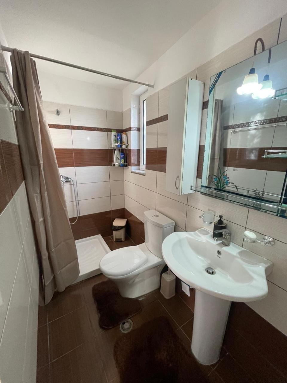 Luigi Guest House จีโรคาสเตอร์ ภายนอก รูปภาพ