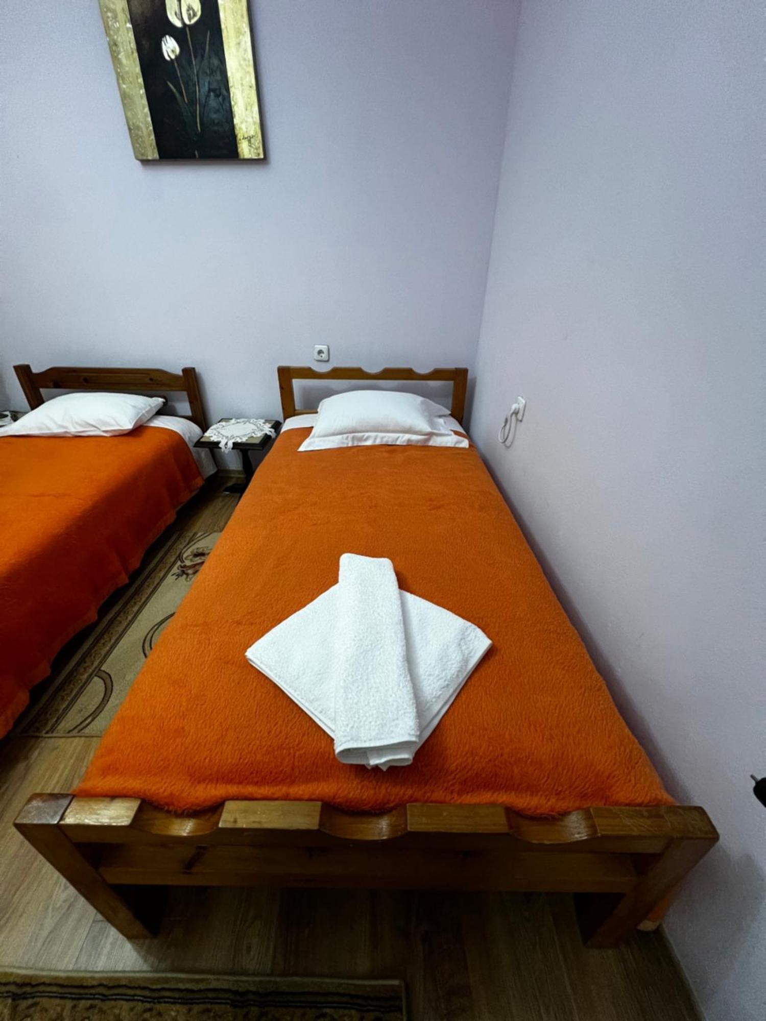 Luigi Guest House จีโรคาสเตอร์ ภายนอก รูปภาพ
