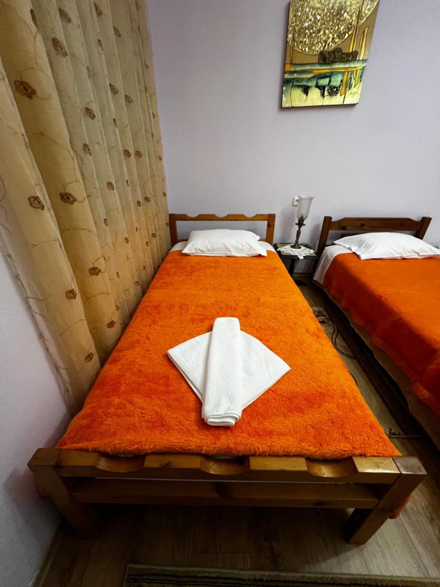 Luigi Guest House จีโรคาสเตอร์ ภายนอก รูปภาพ