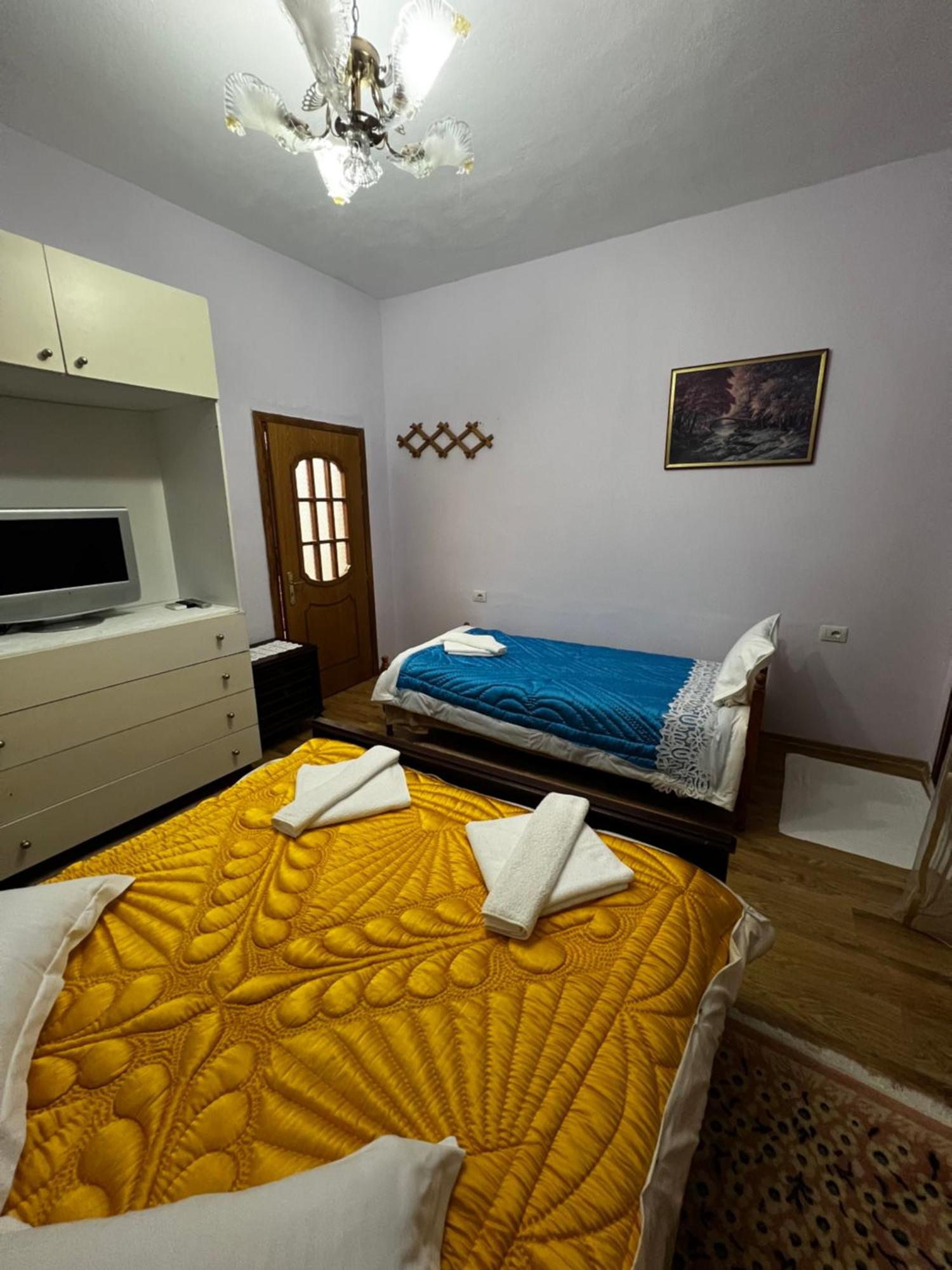 Luigi Guest House จีโรคาสเตอร์ ภายนอก รูปภาพ