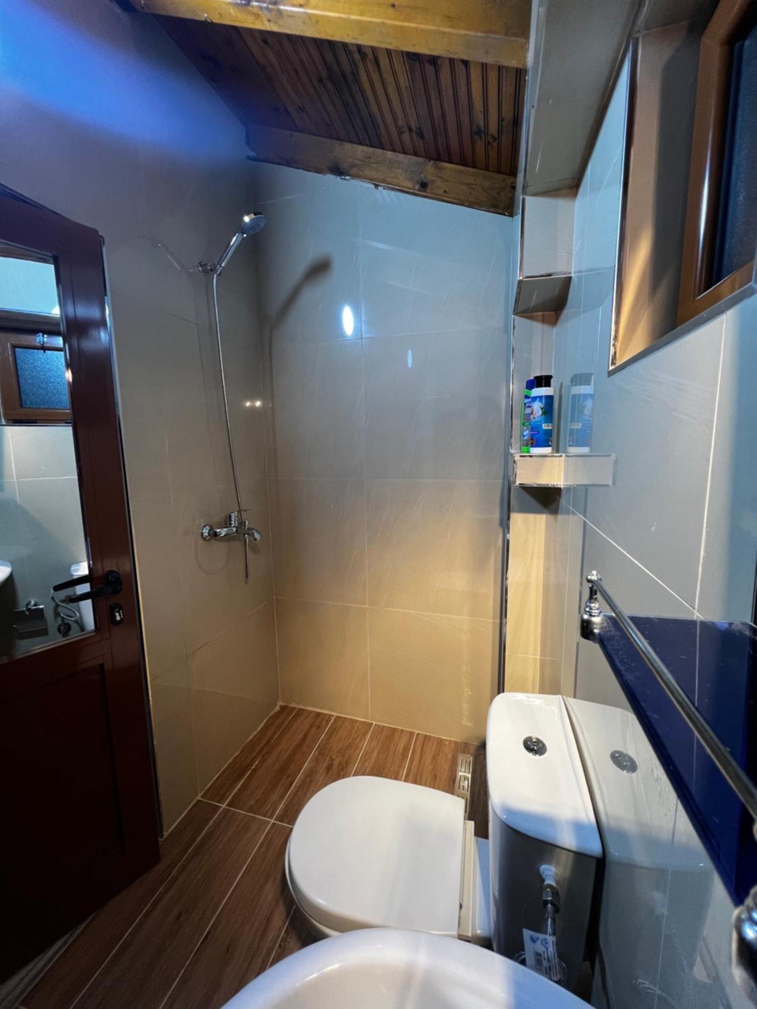 Luigi Guest House จีโรคาสเตอร์ ภายนอก รูปภาพ