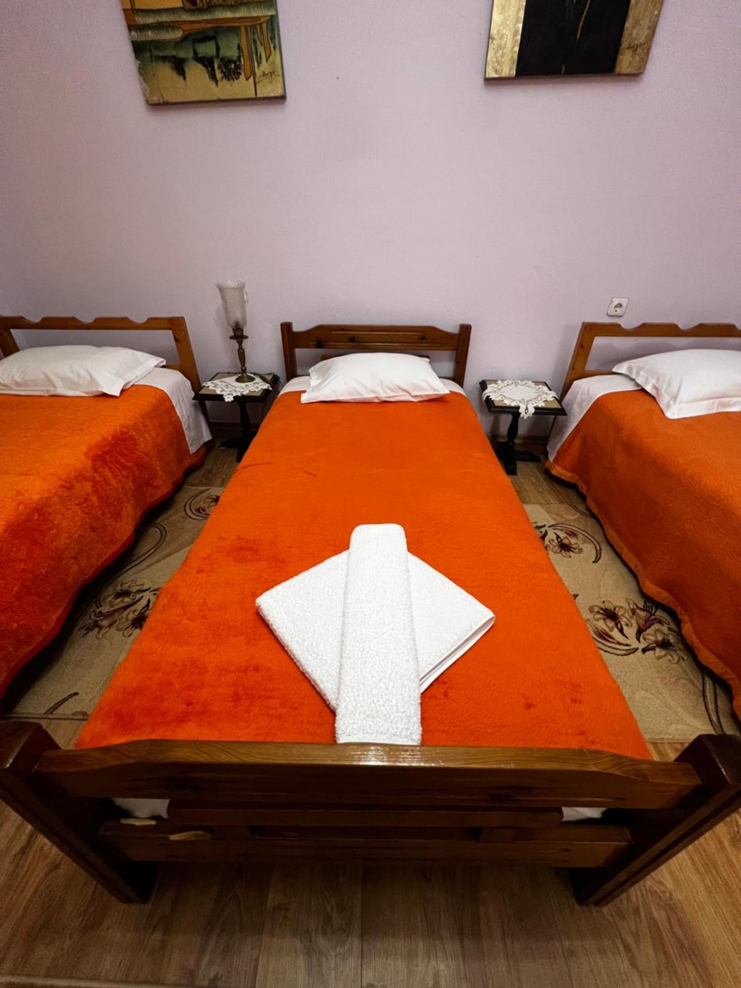 Luigi Guest House จีโรคาสเตอร์ ภายนอก รูปภาพ