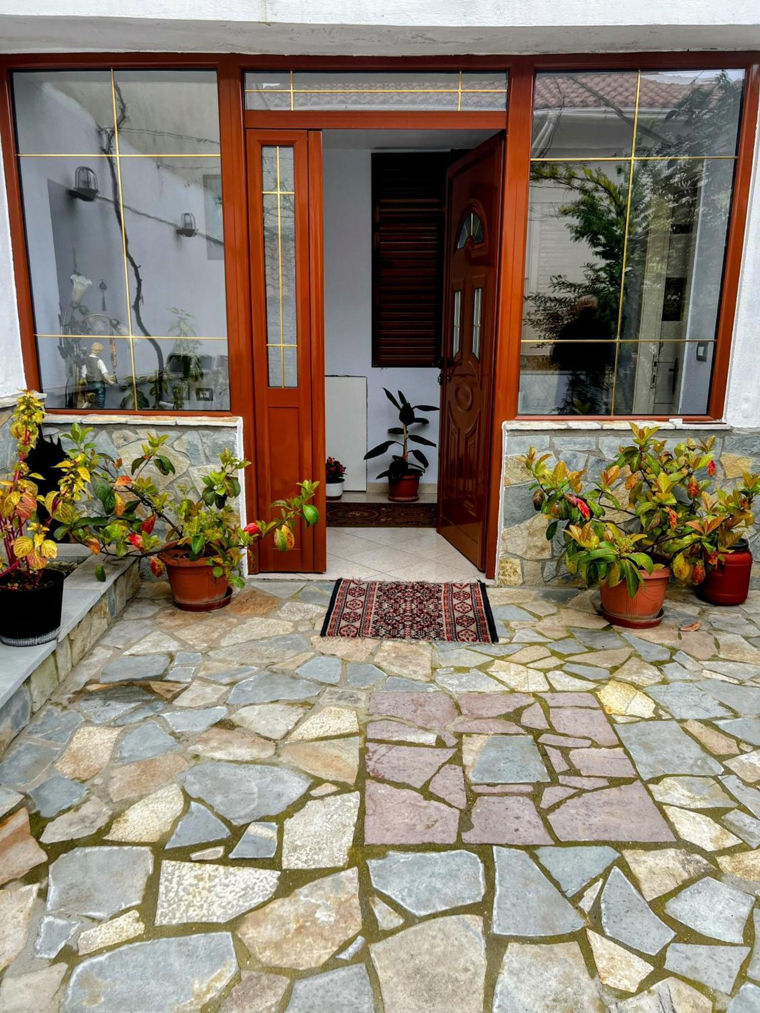 Luigi Guest House จีโรคาสเตอร์ ภายนอก รูปภาพ
